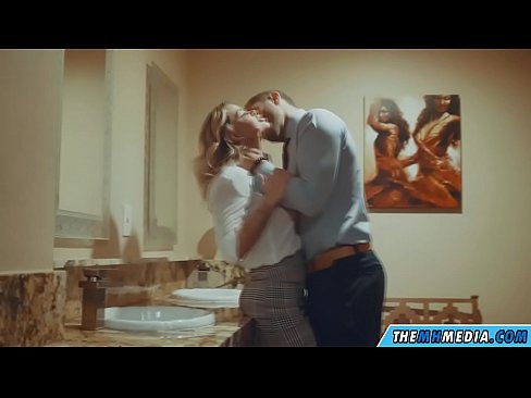 ❤️ Meta blonda busty seduces f'kamra tal-banju pubbliku ❌ Porno vk f'mt.com-fullporner.ru